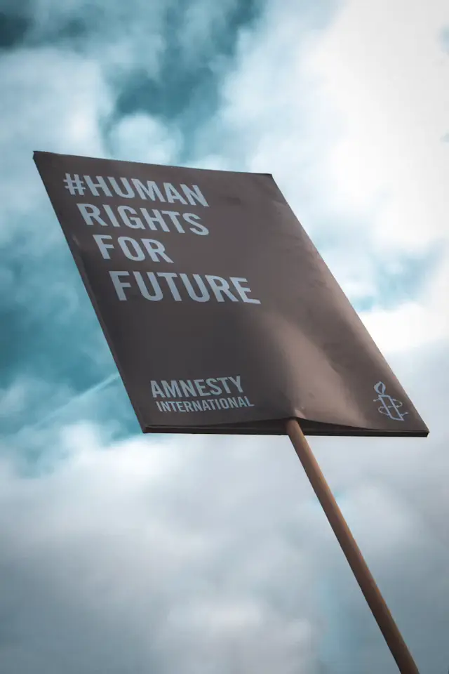 Linguistic Human Rights – A Form of Decolonial Resistance?